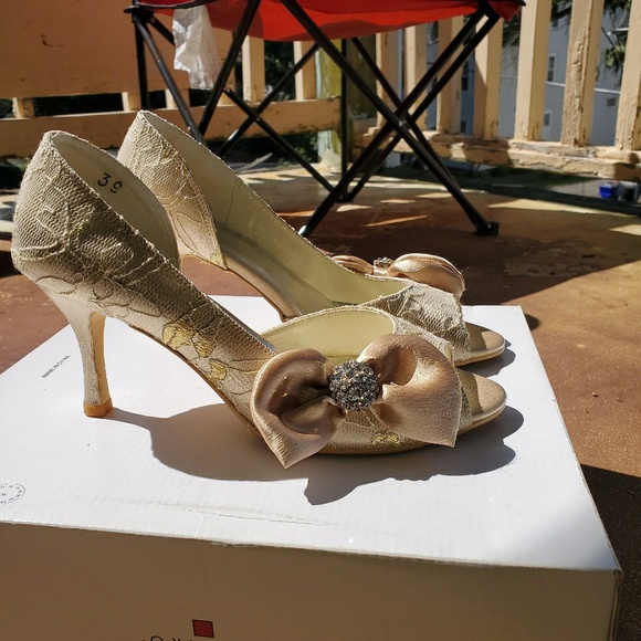 Shoes - Picture 3 of 4